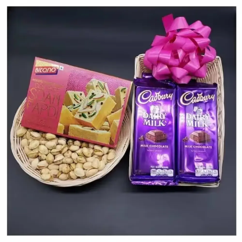Holi Combo: Gulal, Peda & Pichkari