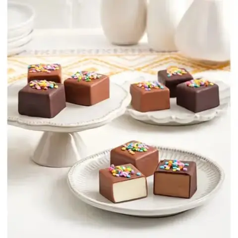 Chocolate-Dipped Cheesecake Bites & Berries