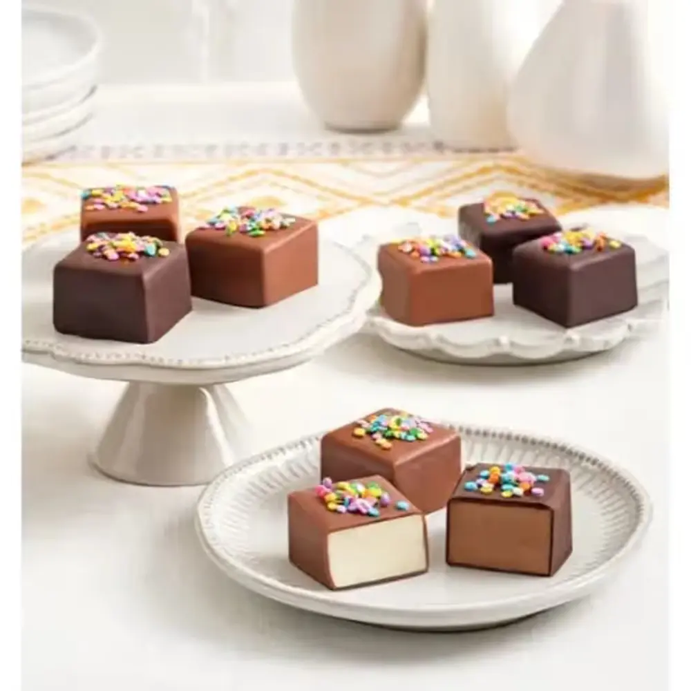 Chocolate-Dipped Cheesecake Bites & Berries