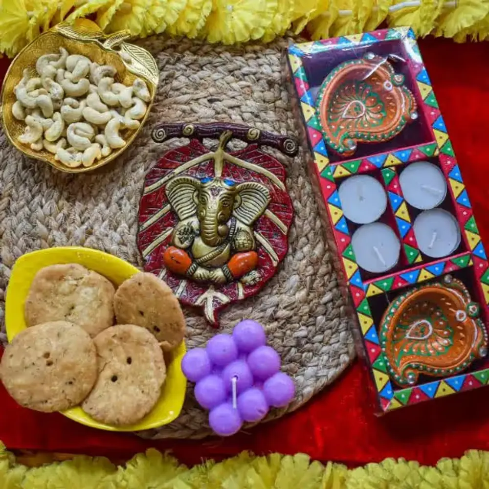 Leaf Ganesha, Diyas, Candle & Snacks