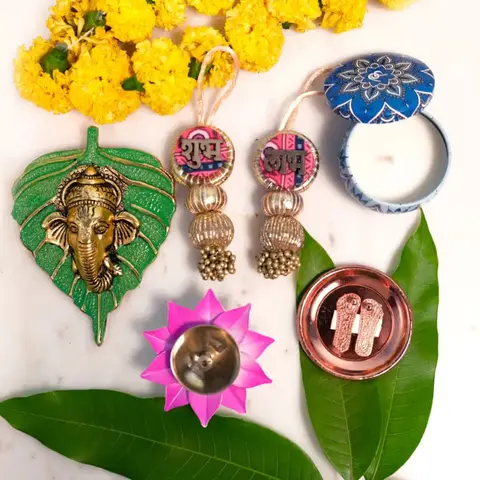 Wall Hangings & Diyas Decor Set