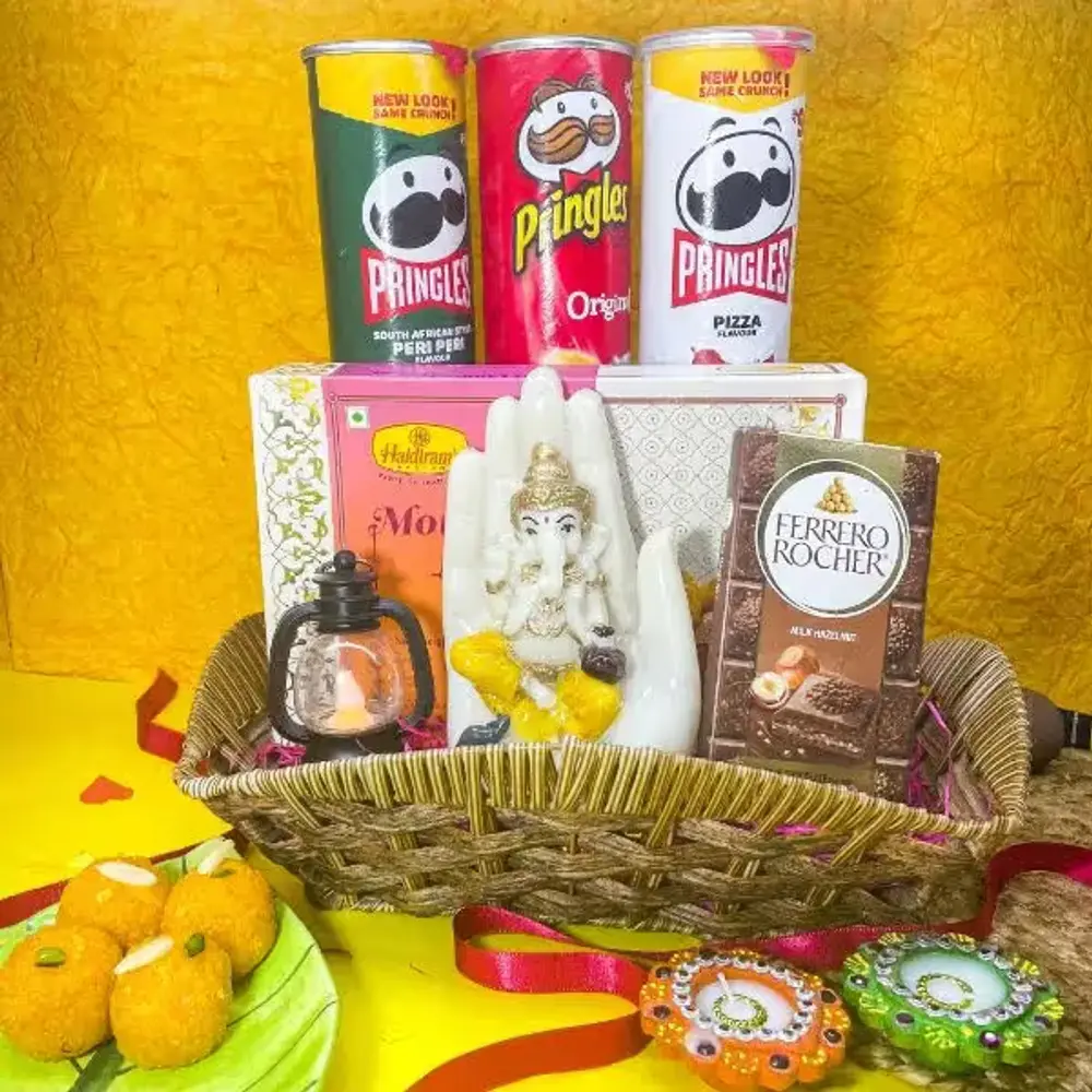 Palm Ganesha Idol with Lantern & Sweets