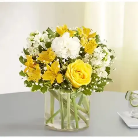 Yellow & White Delight Deluxe Bouquet