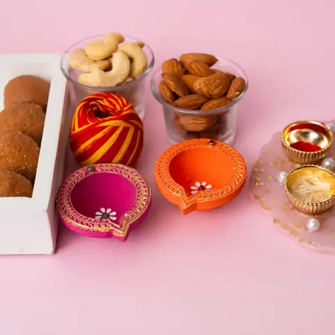 Besan Laddoo, Diyas & Mauli Set