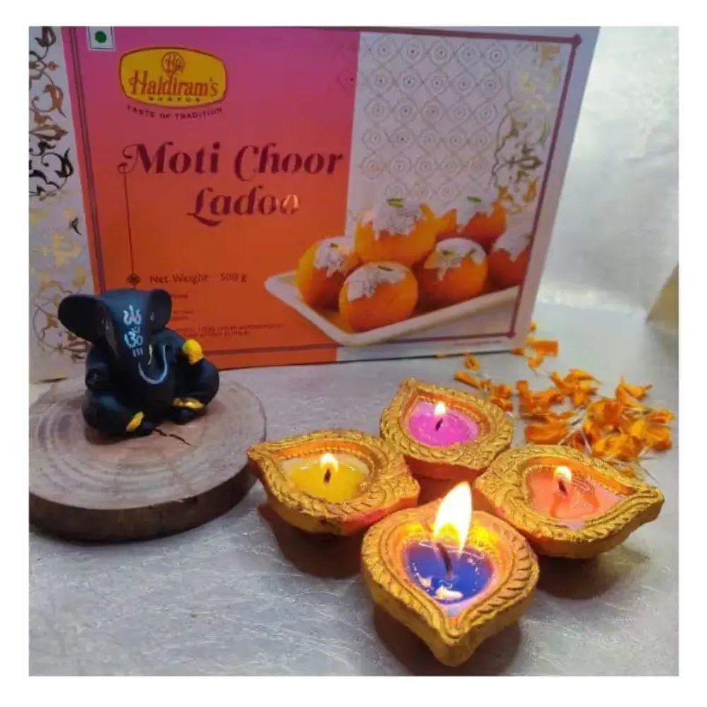 Ganesha Idol, Motichoor Laddoo & Diyas