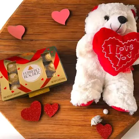 Teddy & 12 Ferrero Rocher