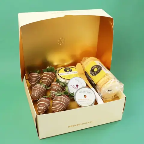 Chocolate Strawberries & Cheese Gift Box
