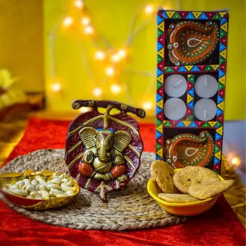 Leaf Ganesha Hanging, Diya Set & Snacks