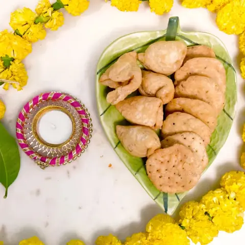 Mini Samosa, Matri & Diya Snack Set