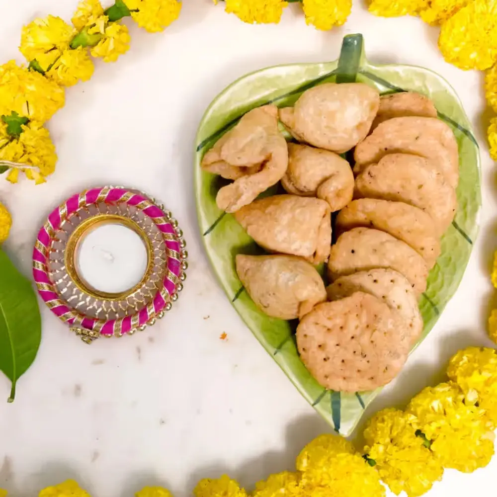 Mini Samosa, Matri & Diya Snack Set