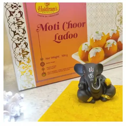 Black Ganpati Idol with Motichoor Laddoo