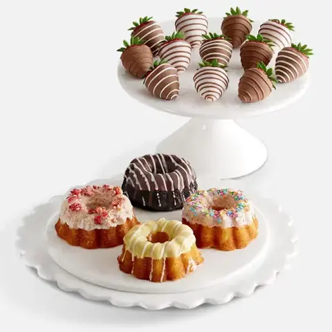 Mini Bundt Cakes & Drizzled Strawberries