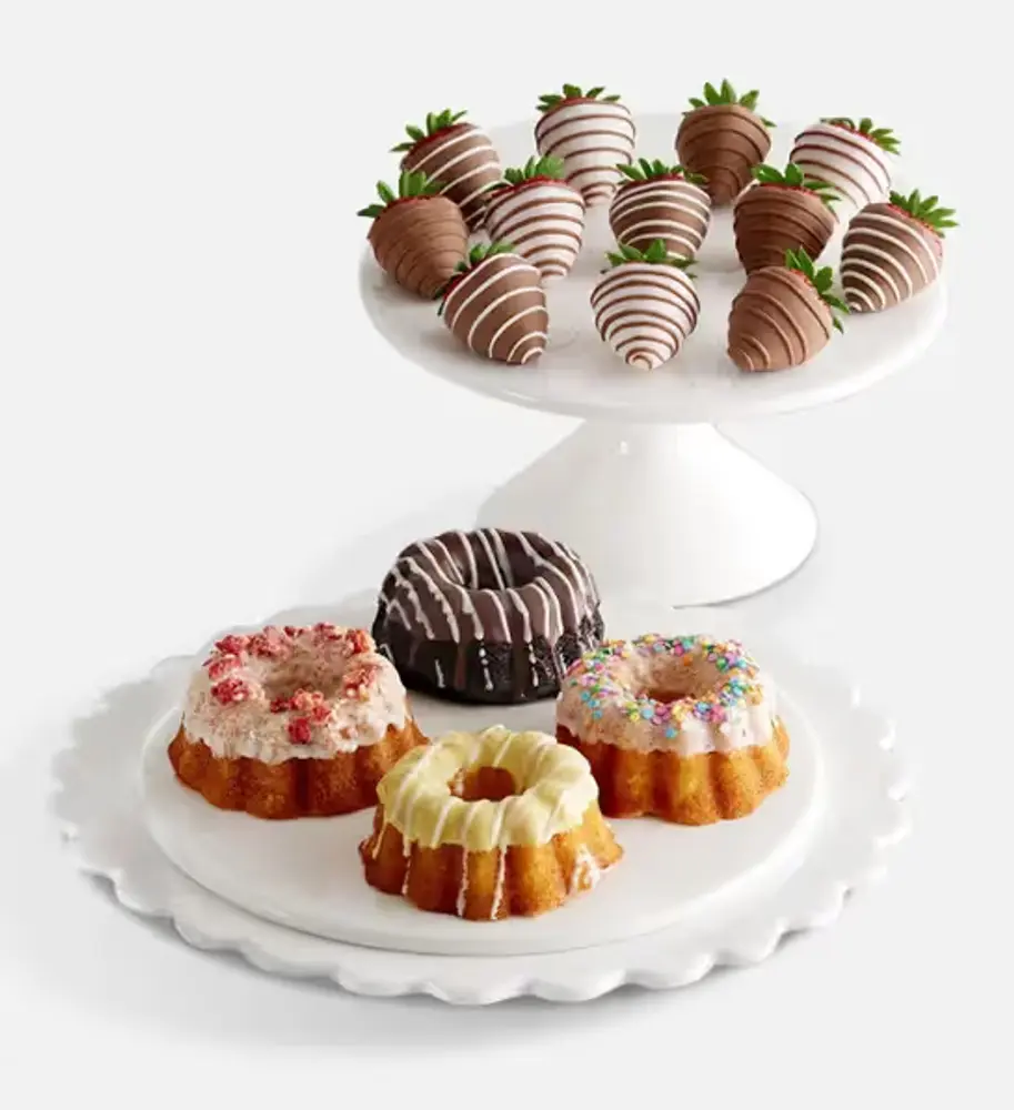 Mini Bundt Cakes & Drizzled Strawberries