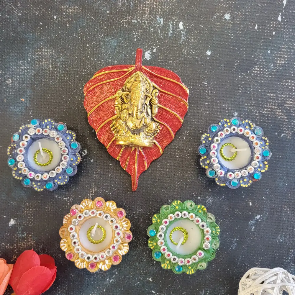 Two Diyas & Kaju Delight, 500 g