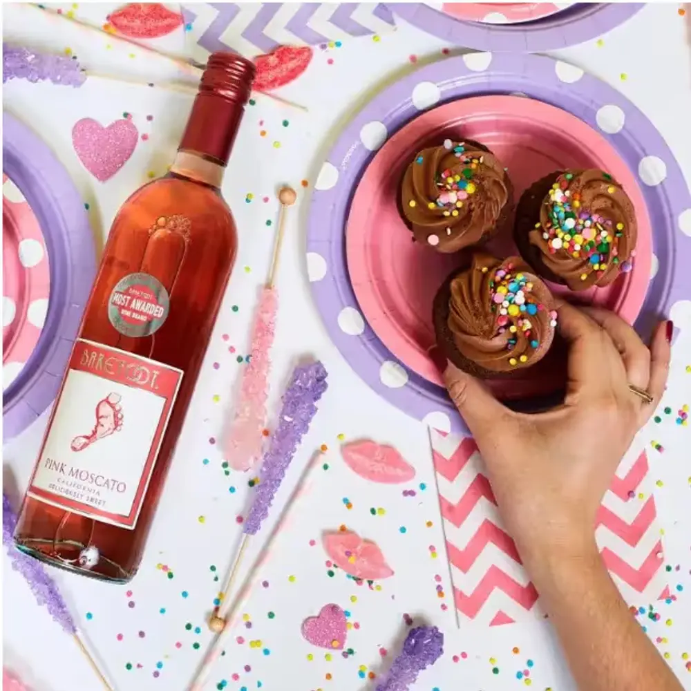 Cupcakes & Red Wine Romance Gift