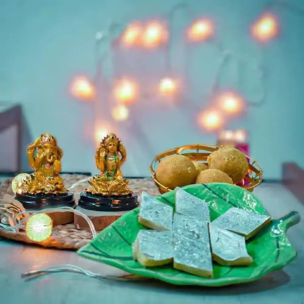 Laxmi Ganesha with Kaju Katli & Besan Laddoo