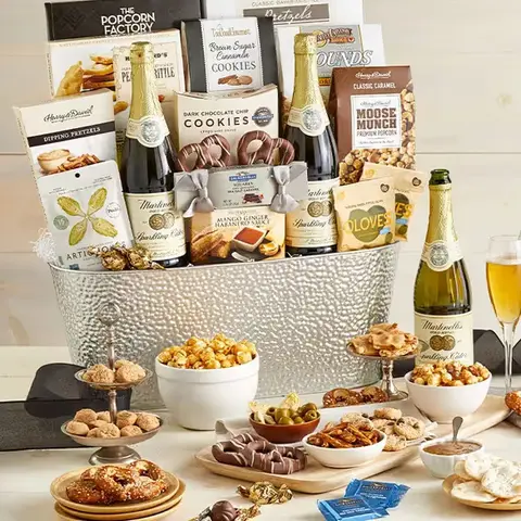 Taste of Distinction Gourmet Basket