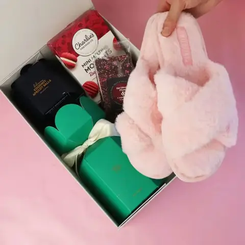 Gourmet Chocolate & Cosy Slippers Hamper