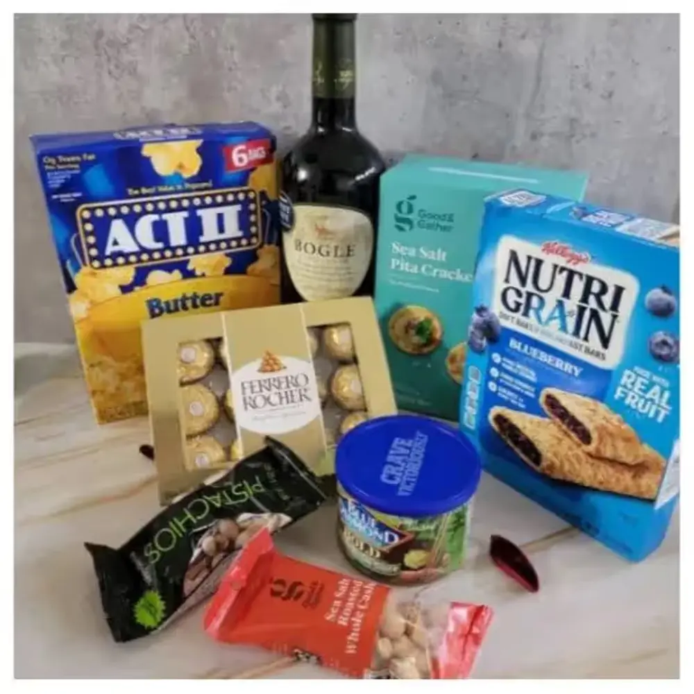 Cabernet, Ferrero & Snacks Gift Set