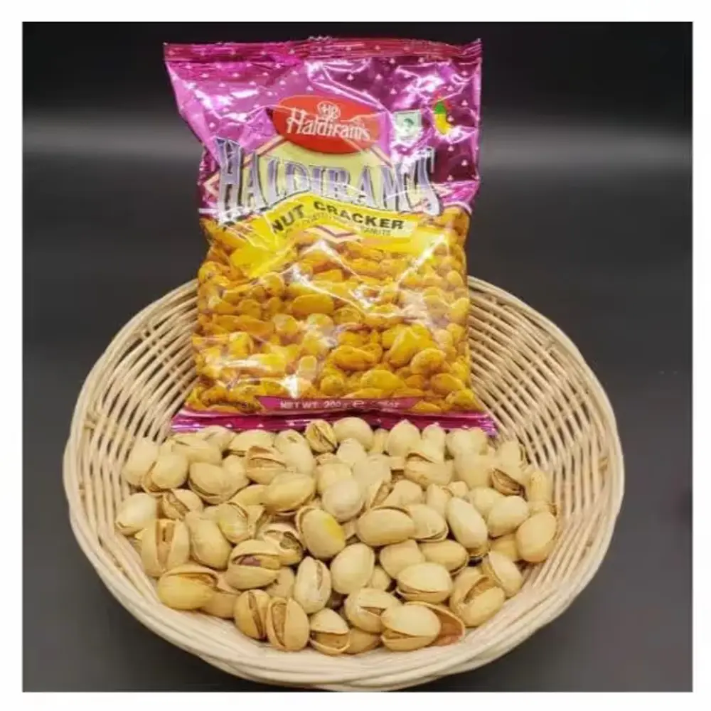 Pistachio & Namkeen Basket